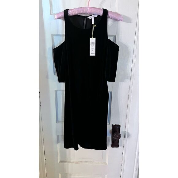 BCBGENERATION BLACK VELOUR COLD SHOULDER DRESS SIZE SMALL NEW - Picture 1 of 10